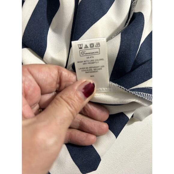Van Heusen Sleeveless Blouse Womens XS White Blue Stripe Lightweight Corporate - Picture 8 of 9